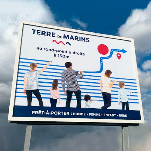 panneau de signalisation indiquant la direction du magasin terre de marins à la séguinière